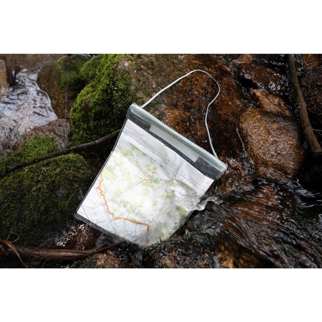 Supple map pouch for hiking and orienteering